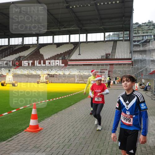 07.12.2025 - St. Pauli X-Mass-Run No. 15 Fabian Wolf http://msf.ph/oto/9399175 07.12.2025 10:58:05 Ziel 43, 75, 234, 761, 1690 meine-sportfotos.de