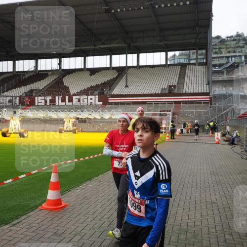 07.12.2025 - St. Pauli X-Mass-Run No. 15 Fabian Wolf http://msf.ph/oto/9399178 07.12.2025 10:58:06 Ziel 43, 75, 234, 761, 1690 meine-sportfotos.de