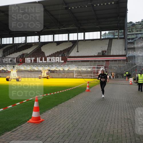 07.12.2025 - St. Pauli X-Mass-Run No. 15 Fabian Wolf http://msf.ph/oto/9399188 07.12.2025 10:58:11 Ziel 43, 75, 234, 761, 1690 meine-sportfotos.de