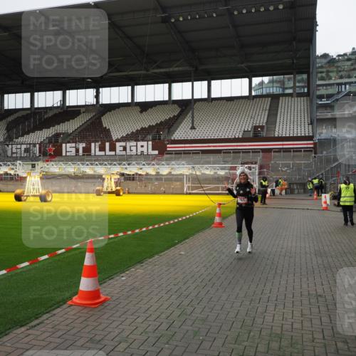 07.12.2025 - St. Pauli X-Mass-Run No. 15 Fabian Wolf http://msf.ph/oto/9399190 07.12.2025 10:58:11 Ziel 43, 75, 234, 761, 1690 meine-sportfotos.de