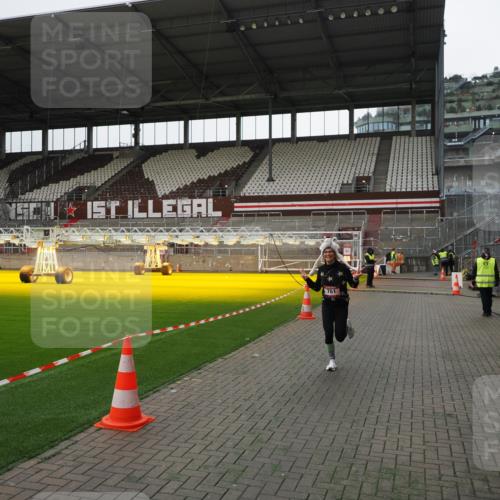07.12.2025 - St. Pauli X-Mass-Run No. 15 Fabian Wolf http://msf.ph/oto/9399191 07.12.2025 10:58:11 Ziel 43, 75, 234, 761, 1690 meine-sportfotos.de