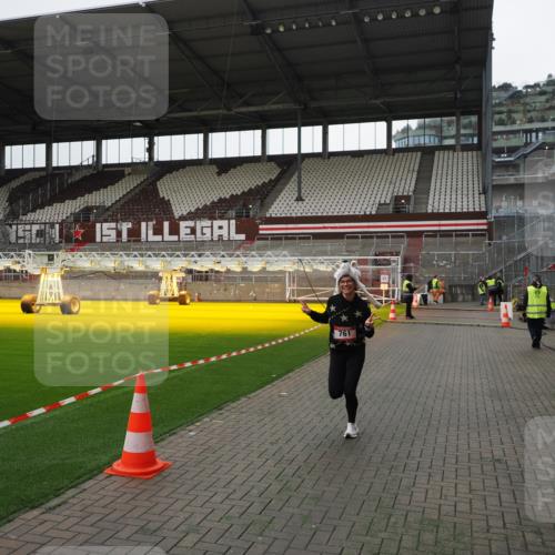 07.12.2025 - St. Pauli X-Mass-Run No. 15 Fabian Wolf http://msf.ph/oto/9399193 07.12.2025 10:58:12 Ziel 43, 75, 234, 761, 1690 meine-sportfotos.de