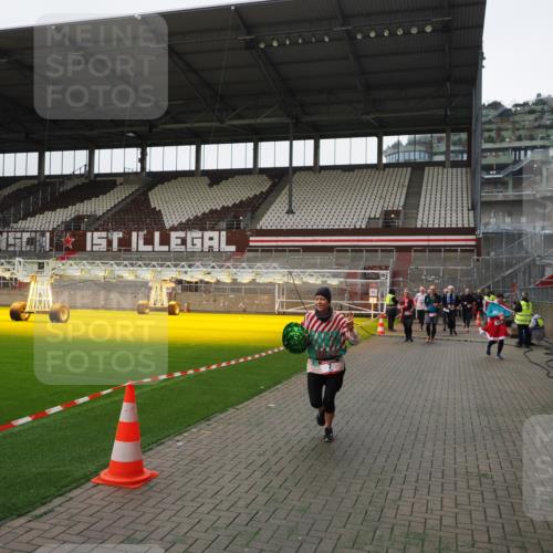 07.12.2025 - St. Pauli X-Mass-Run No. 15 Fabian Wolf http://msf.ph/oto/9399206 07.12.2025 10:58:42 Ziel 7, 606, 907, 941, 1160, 1174, 1476, 2130, 2131 meine-sportfotos.de