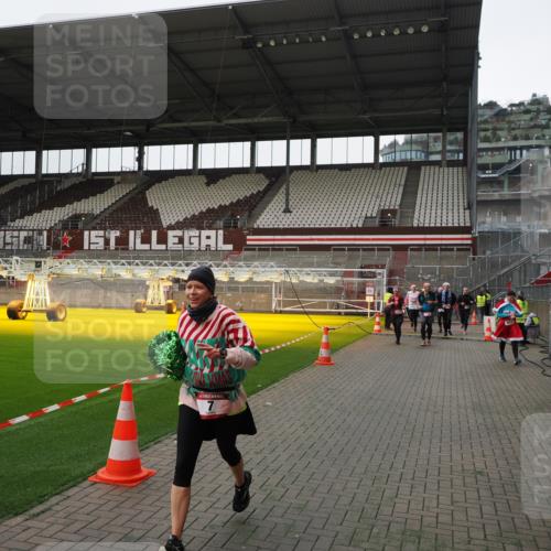 07.12.2025 - St. Pauli X-Mass-Run No. 15 Fabian Wolf http://msf.ph/oto/9399210 07.12.2025 10:58:42 Ziel 7, 606, 907, 941, 1160, 1174, 1476, 2130, 2131 meine-sportfotos.de