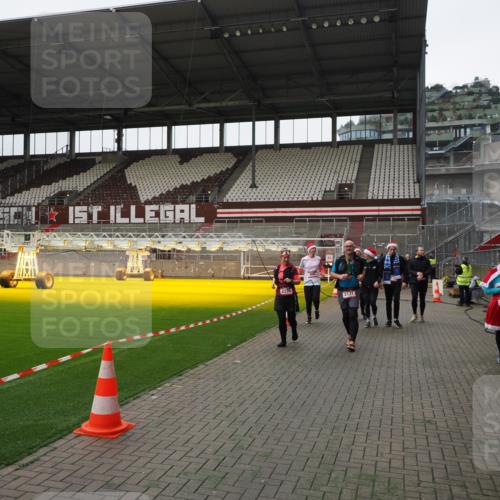 07.12.2025 - St. Pauli X-Mass-Run No. 15 Fabian Wolf http://msf.ph/oto/9399214 07.12.2025 10:58:47 Ziel 7, 606, 907, 941, 1160, 1174, 1453, 1458, 1459, 1476, 2130, 2131 meine-sportfotos.de