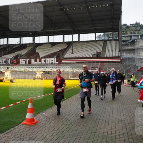 07.12.2025 - St. Pauli X-Mass-Run No. 15 Fabian Wolf http://msf.ph/oto/9399217 07.12.2025 10:58:48 Ziel 7, 606, 907, 941, 1160, 1174, 1451, 1453, 1456, 1458, 1459, 1476, 2130, 2131 meine-sportfotos.de