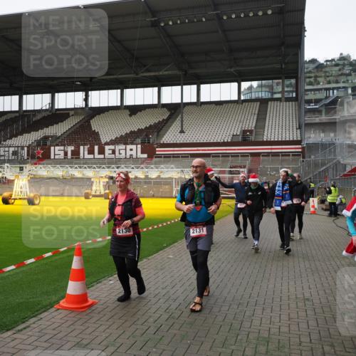 07.12.2025 - St. Pauli X-Mass-Run No. 15 Fabian Wolf http://msf.ph/oto/9399219 07.12.2025 10:58:49 Ziel 7, 606, 907, 941, 1160, 1174, 1451, 1453, 1456, 1458, 1459, 1476, 2130, 2131 meine-sportfotos.de