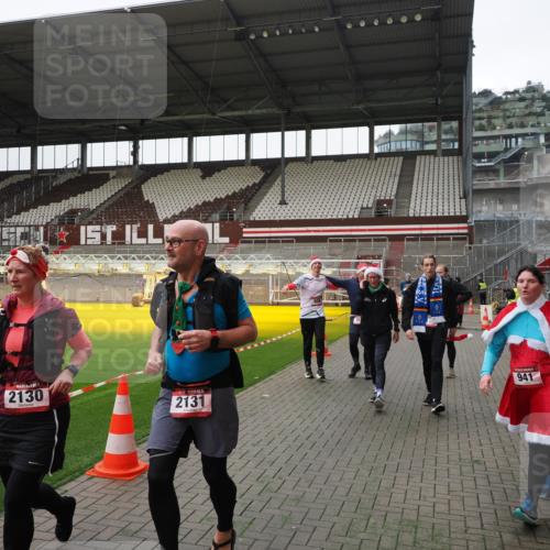 07.12.2025 - St. Pauli X-Mass-Run No. 15 Fabian Wolf http://msf.ph/oto/9399224 07.12.2025 10:58:50 Ziel 7, 606, 907, 941, 1160, 1174, 1451, 1453, 1456, 1458, 1459, 1476, 2130, 2131 meine-sportfotos.de