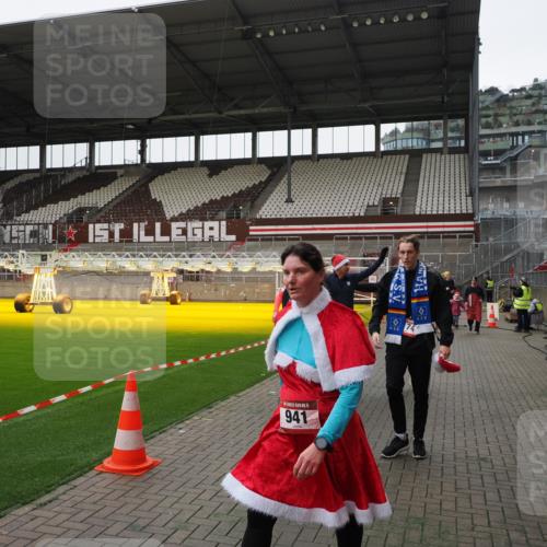 07.12.2025 - St. Pauli X-Mass-Run No. 15 Fabian Wolf http://msf.ph/oto/9399229 07.12.2025 10:58:51 Ziel 7, 606, 907, 941, 1160, 1174, 1451, 1453, 1456, 1458, 1459, 1476, 2130, 2131 meine-sportfotos.de