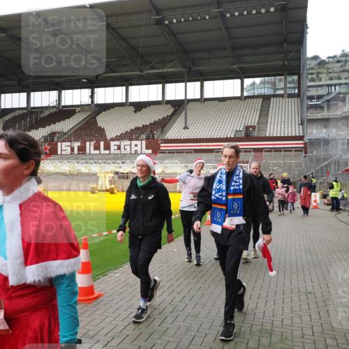 07.12.2025 - St. Pauli X-Mass-Run No. 15 Fabian Wolf http://msf.ph/oto/9399233 07.12.2025 10:58:52 Ziel 7, 606, 907, 941, 1160, 1174, 1451, 1453, 1456, 1458, 1459, 1476, 2130, 2131 meine-sportfotos.de