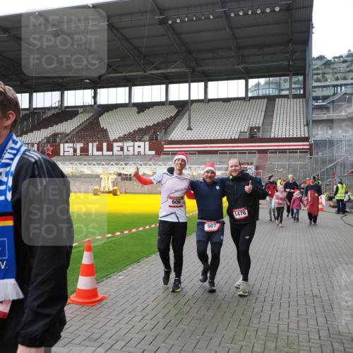 07.12.2025 - St. Pauli X-Mass-Run No. 15 Fabian Wolf http://msf.ph/oto/9399237 07.12.2025 10:58:54 Ziel 7, 606, 907, 941, 1160, 1174, 1451, 1453, 1456, 1458, 1459, 1476, 2130, 2131 meine-sportfotos.de