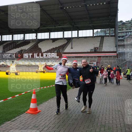 07.12.2025 - St. Pauli X-Mass-Run No. 15 Fabian Wolf http://msf.ph/oto/9399239 07.12.2025 10:58:54 Ziel 7, 606, 907, 941, 1160, 1174, 1451, 1453, 1456, 1458, 1459, 1476, 2130, 2131 meine-sportfotos.de