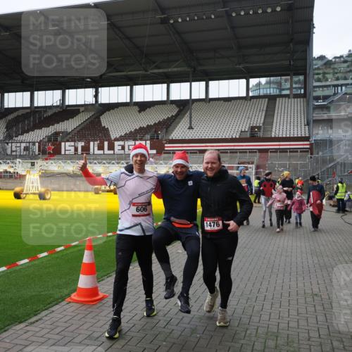 07.12.2025 - St. Pauli X-Mass-Run No. 15 Fabian Wolf http://msf.ph/oto/9399243 07.12.2025 10:58:55 Ziel 7, 606, 907, 941, 1160, 1174, 1451, 1453, 1456, 1458, 1459, 1476, 2130, 2131 meine-sportfotos.de