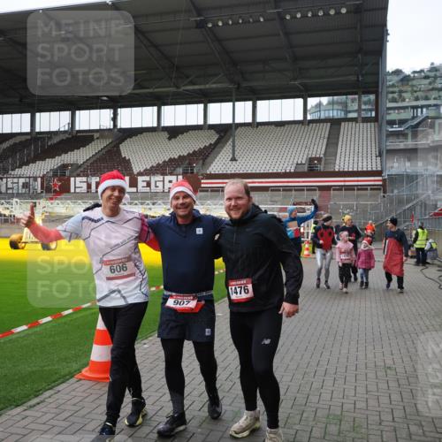 07.12.2025 - St. Pauli X-Mass-Run No. 15 Fabian Wolf http://msf.ph/oto/9399246 07.12.2025 10:58:55 Ziel 7, 606, 907, 941, 1160, 1174, 1451, 1453, 1456, 1458, 1459, 1476, 2130, 2131 meine-sportfotos.de