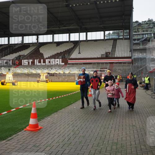 07.12.2025 - St. Pauli X-Mass-Run No. 15 Fabian Wolf http://msf.ph/oto/9399250 07.12.2025 10:58:58 Ziel 582, 606, 907, 941, 1160, 1174, 1451, 1453, 1456, 1458, 1459, 1476, 1508, 2130 meine-sportfotos.de