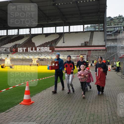 07.12.2025 - St. Pauli X-Mass-Run No. 15 Fabian Wolf http://msf.ph/oto/9399254 07.12.2025 10:58:59 Ziel 582, 606, 907, 1160, 1174, 1451, 1453, 1456, 1458, 1459, 1476, 1508 meine-sportfotos.de