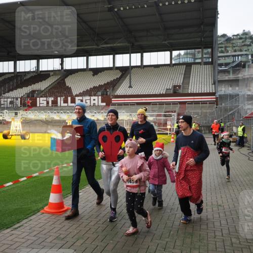 07.12.2025 - St. Pauli X-Mass-Run No. 15 Fabian Wolf http://msf.ph/oto/9399259 07.12.2025 10:59:00 Ziel 582, 606, 907, 1160, 1174, 1451, 1453, 1456, 1458, 1459, 1476, 1508 meine-sportfotos.de