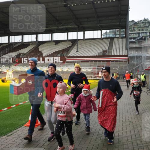 07.12.2025 - St. Pauli X-Mass-Run No. 15 Fabian Wolf http://msf.ph/oto/9399261 07.12.2025 10:59:00 Ziel 582, 606, 907, 1160, 1174, 1451, 1453, 1456, 1458, 1459, 1476, 1508 meine-sportfotos.de