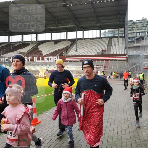 07.12.2025 - St. Pauli X-Mass-Run No. 15 Fabian Wolf http://msf.ph/oto/9399264 07.12.2025 10:59:01 Ziel 582, 606, 907, 1160, 1174, 1451, 1453, 1456, 1458, 1459, 1476, 1508 meine-sportfotos.de