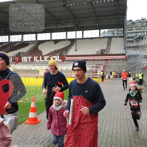07.12.2025 - St. Pauli X-Mass-Run No. 15 Fabian Wolf http://msf.ph/oto/9399265 07.12.2025 10:59:01 Ziel 582, 606, 907, 1160, 1174, 1451, 1453, 1456, 1458, 1459, 1476, 1508 meine-sportfotos.de