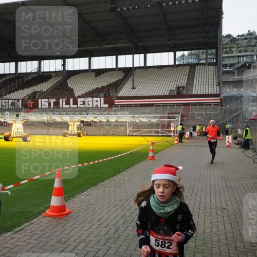 07.12.2025 - St. Pauli X-Mass-Run No. 15 Fabian Wolf http://msf.ph/oto/9399270 07.12.2025 10:59:02 Ziel 582, 606, 907, 1451, 1453, 1456, 1458, 1459, 1476, 1508 meine-sportfotos.de