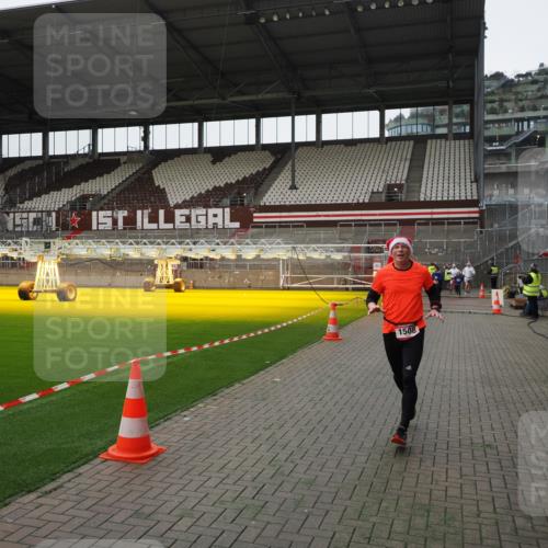 07.12.2025 - St. Pauli X-Mass-Run No. 15 Fabian Wolf http://msf.ph/oto/9399275 07.12.2025 10:59:04 Ziel 582, 1451, 1453, 1456, 1458, 1459, 1508, 2503 meine-sportfotos.de