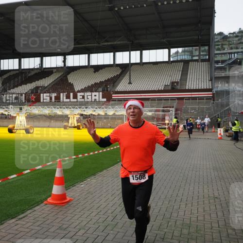 07.12.2025 - St. Pauli X-Mass-Run No. 15 Fabian Wolf http://msf.ph/oto/9399279 07.12.2025 10:59:05 Ziel 582, 1451, 1453, 1456, 1458, 1459, 1508, 2503, 2772 meine-sportfotos.de