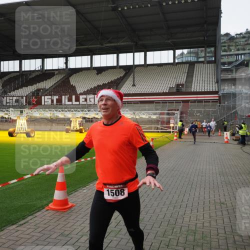 07.12.2025 - St. Pauli X-Mass-Run No. 15 Fabian Wolf http://msf.ph/oto/9399280 07.12.2025 10:59:05 Ziel 582, 1451, 1453, 1456, 1458, 1459, 1508, 2503, 2772 meine-sportfotos.de