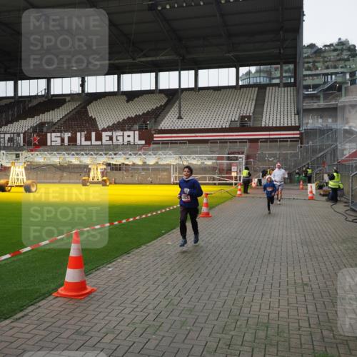 07.12.2025 - St. Pauli X-Mass-Run No. 15 Fabian Wolf http://msf.ph/oto/9399281 07.12.2025 10:59:09 Ziel 242, 582, 1508, 2503, 2772 meine-sportfotos.de