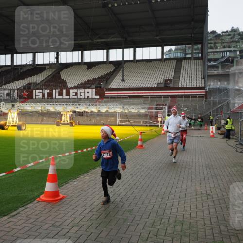 07.12.2025 - St. Pauli X-Mass-Run No. 15 Fabian Wolf http://msf.ph/oto/9399289 07.12.2025 10:59:11 Ziel 242, 582, 1508, 2503, 2772 meine-sportfotos.de