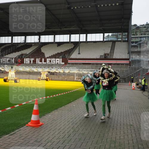 07.12.2025 - St. Pauli X-Mass-Run No. 15 Fabian Wolf http://msf.ph/oto/9399312 07.12.2025 10:59:22 Ziel 242, 2503, 2719, 2720, 2721, 2727, 2772 meine-sportfotos.de
