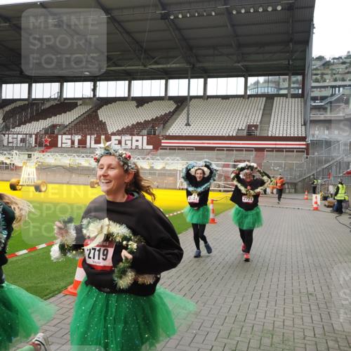 07.12.2025 - St. Pauli X-Mass-Run No. 15 Fabian Wolf http://msf.ph/oto/9399320 07.12.2025 10:59:23 Ziel 242, 1826, 2503, 2719, 2720, 2721, 2727, 2772 meine-sportfotos.de