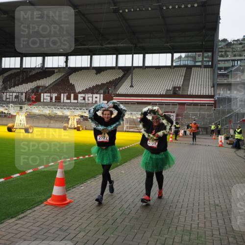 07.12.2025 - St. Pauli X-Mass-Run No. 15 Fabian Wolf http://msf.ph/oto/9399325 07.12.2025 10:59:24 Ziel 242, 1826, 2719, 2720, 2721, 2727, 2772 meine-sportfotos.de