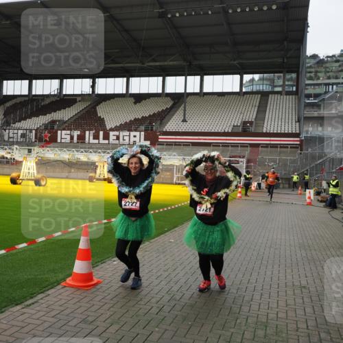 07.12.2025 - St. Pauli X-Mass-Run No. 15 Fabian Wolf http://msf.ph/oto/9399326 07.12.2025 10:59:25 Ziel 242, 1826, 2719, 2720, 2721, 2727, 2772 meine-sportfotos.de