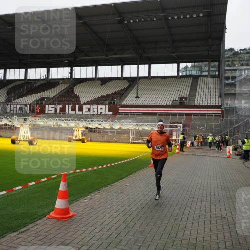 07.12.2025 - St. Pauli X-Mass-Run No. 15 Fabian Wolf http://msf.ph/oto/9399337 07.12.2025 10:59:29 Ziel 301, 1826, 2719, 2720, 2721, 2727 meine-sportfotos.de