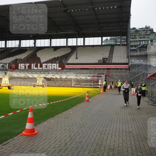 07.12.2025 - St. Pauli X-Mass-Run No. 15 Fabian Wolf http://msf.ph/oto/9399344 07.12.2025 10:59:34 Ziel 301, 306, 420, 1826, 2720, 2721, 2727 meine-sportfotos.de