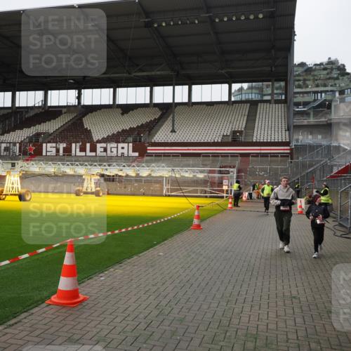 07.12.2025 - St. Pauli X-Mass-Run No. 15 Fabian Wolf http://msf.ph/oto/9399348 07.12.2025 10:59:35 Ziel 301, 306, 420, 1826, 2721, 2727, 4128 meine-sportfotos.de