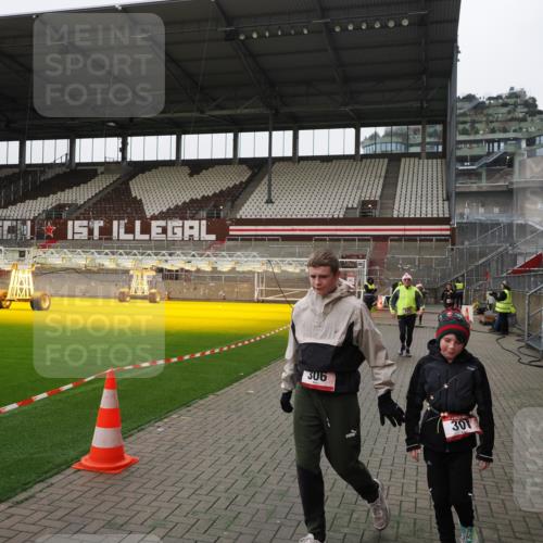 07.12.2025 - St. Pauli X-Mass-Run No. 15 Fabian Wolf http://msf.ph/oto/9399361 07.12.2025 10:59:38 Ziel 301, 306, 420, 1826, 4128 meine-sportfotos.de