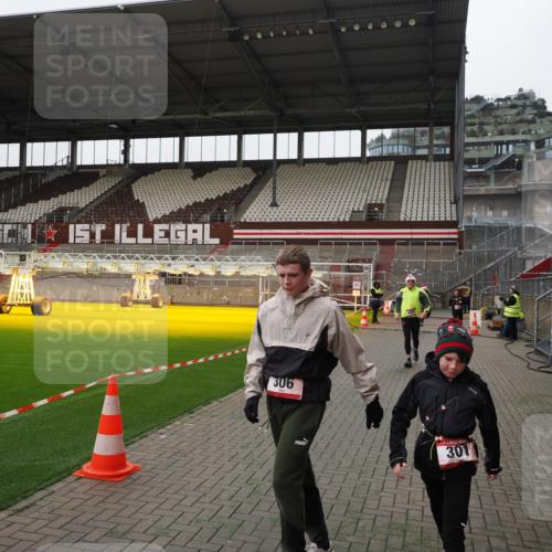 07.12.2025 - St. Pauli X-Mass-Run No. 15 Fabian Wolf http://msf.ph/oto/9399362 07.12.2025 10:59:38 Ziel 301, 306, 420, 1826, 4128 meine-sportfotos.de