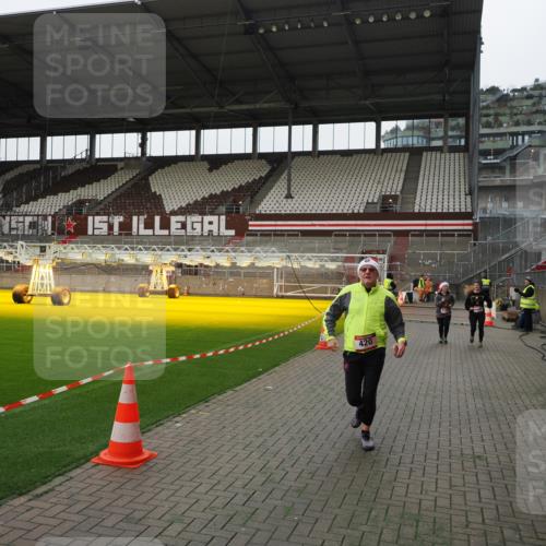 07.12.2025 - St. Pauli X-Mass-Run No. 15 Fabian Wolf http://msf.ph/oto/9399366 07.12.2025 10:59:41 Ziel 301, 306, 420, 1826, 4128 meine-sportfotos.de