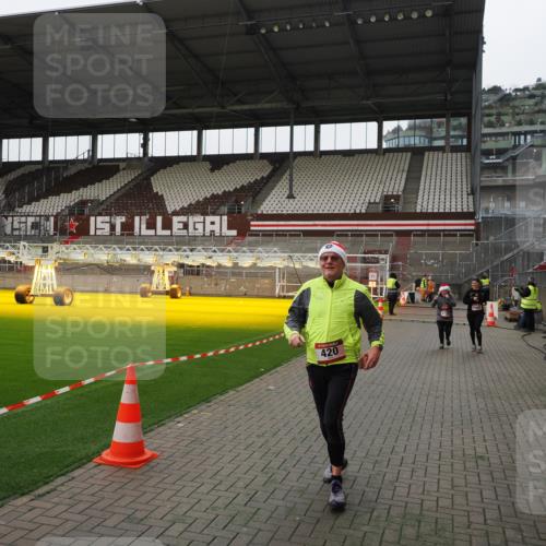 07.12.2025 - St. Pauli X-Mass-Run No. 15 Fabian Wolf http://msf.ph/oto/9399367 07.12.2025 10:59:41 Ziel 301, 306, 420, 1826, 4128 meine-sportfotos.de