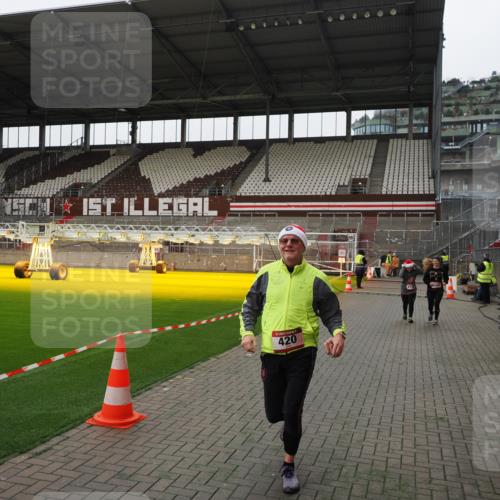 07.12.2025 - St. Pauli X-Mass-Run No. 15 Fabian Wolf http://msf.ph/oto/9399368 07.12.2025 10:59:41 Ziel 301, 306, 420, 1826, 4128 meine-sportfotos.de