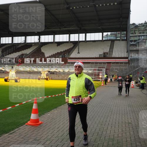 07.12.2025 - St. Pauli X-Mass-Run No. 15 Fabian Wolf http://msf.ph/oto/9399369 07.12.2025 10:59:42 Ziel 301, 306, 420, 1826, 4128 meine-sportfotos.de