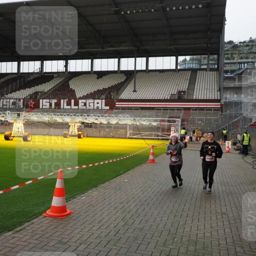07.12.2025 - St. Pauli X-Mass-Run No. 15 Fabian Wolf http://msf.ph/oto/9399373 07.12.2025 10:59:44 Ziel 301, 306, 420, 4128 meine-sportfotos.de