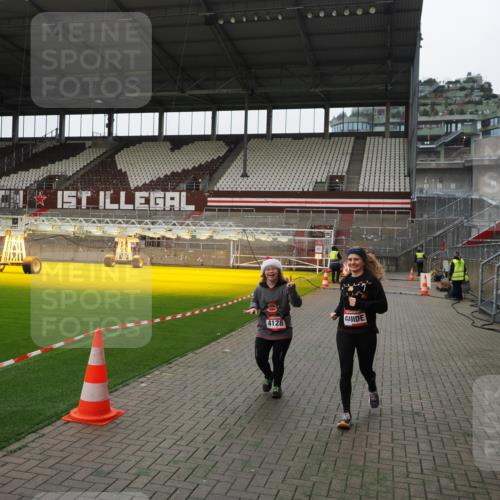 07.12.2025 - St. Pauli X-Mass-Run No. 15 Fabian Wolf http://msf.ph/oto/9399378 07.12.2025 10:59:45 Ziel 301, 306, 420, 4128 meine-sportfotos.de