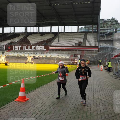 07.12.2025 - St. Pauli X-Mass-Run No. 15 Fabian Wolf http://msf.ph/oto/9399379 07.12.2025 10:59:46 Ziel 301, 306, 420, 4128 meine-sportfotos.de