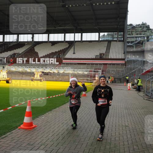 07.12.2025 - St. Pauli X-Mass-Run No. 15 Fabian Wolf http://msf.ph/oto/9399380 07.12.2025 10:59:46 Ziel 301, 306, 420, 4128 meine-sportfotos.de