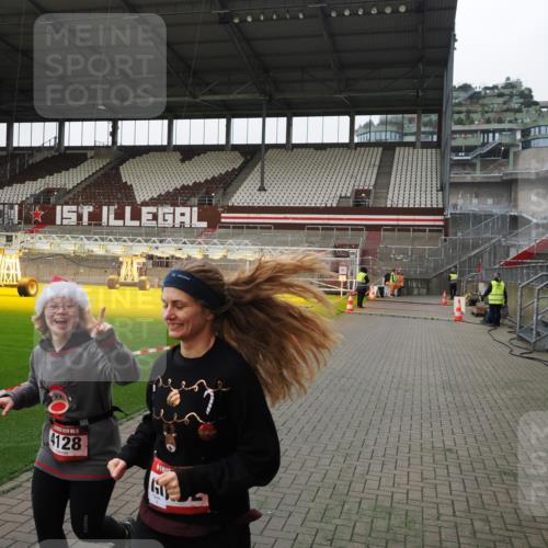 07.12.2025 - St. Pauli X-Mass-Run No. 15 Fabian Wolf http://msf.ph/oto/9399386 07.12.2025 10:59:47 Ziel 301, 306, 420, 4128 meine-sportfotos.de