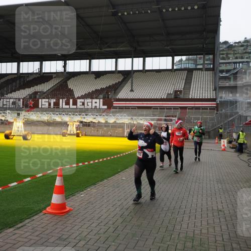 07.12.2025 - St. Pauli X-Mass-Run No. 15 Fabian Wolf http://msf.ph/oto/9399401 07.12.2025 11:00:05 Ziel 529, 1482, 1558, 1702, 3586 meine-sportfotos.de