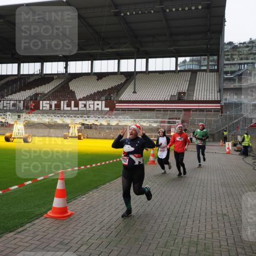 07.12.2025 - St. Pauli X-Mass-Run No. 15 Fabian Wolf http://msf.ph/oto/9399402 07.12.2025 11:00:05 Ziel 529, 1482, 1558, 1702, 3586 meine-sportfotos.de